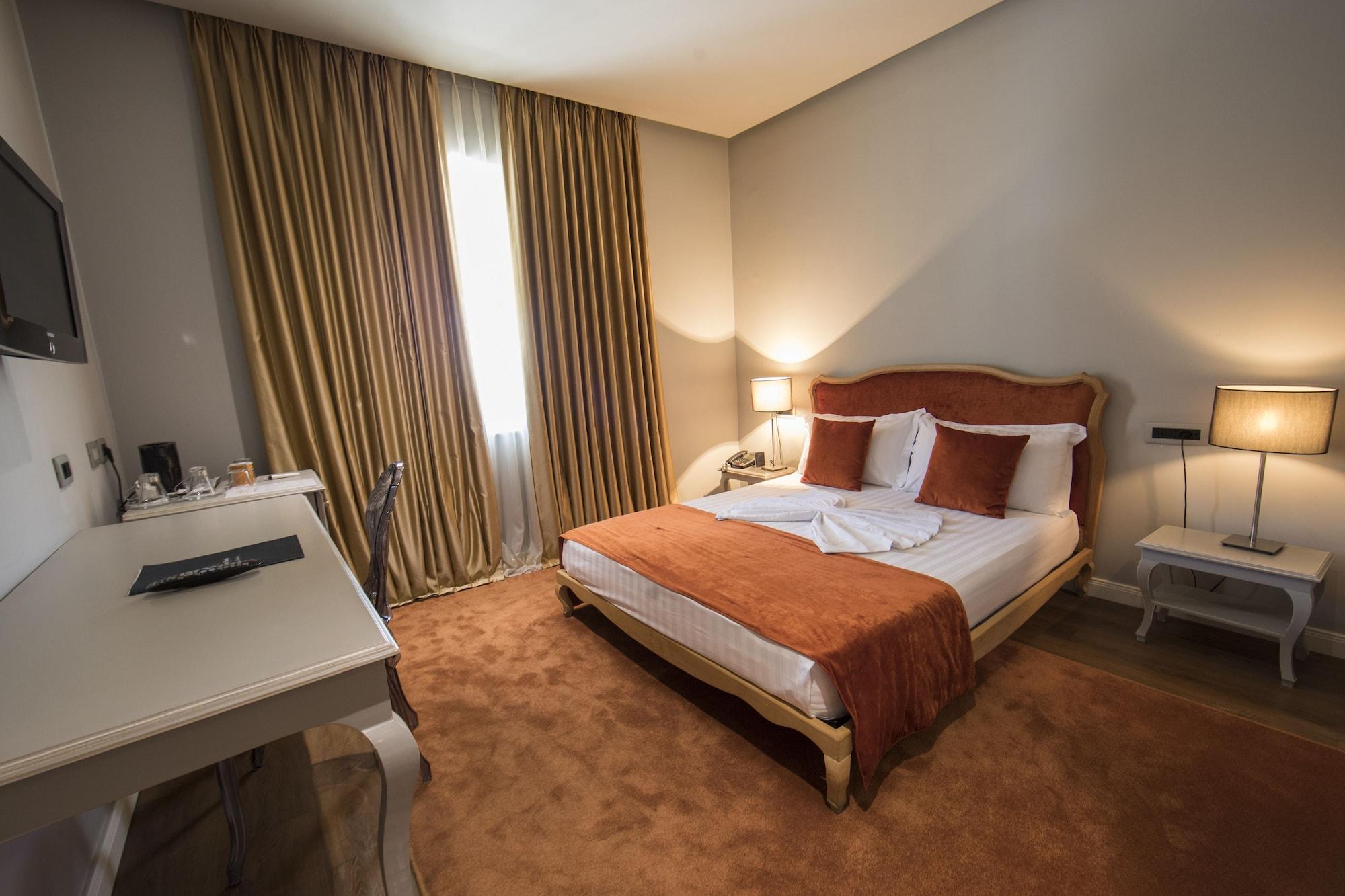 Classic Hotel Tirana Kültér fotó