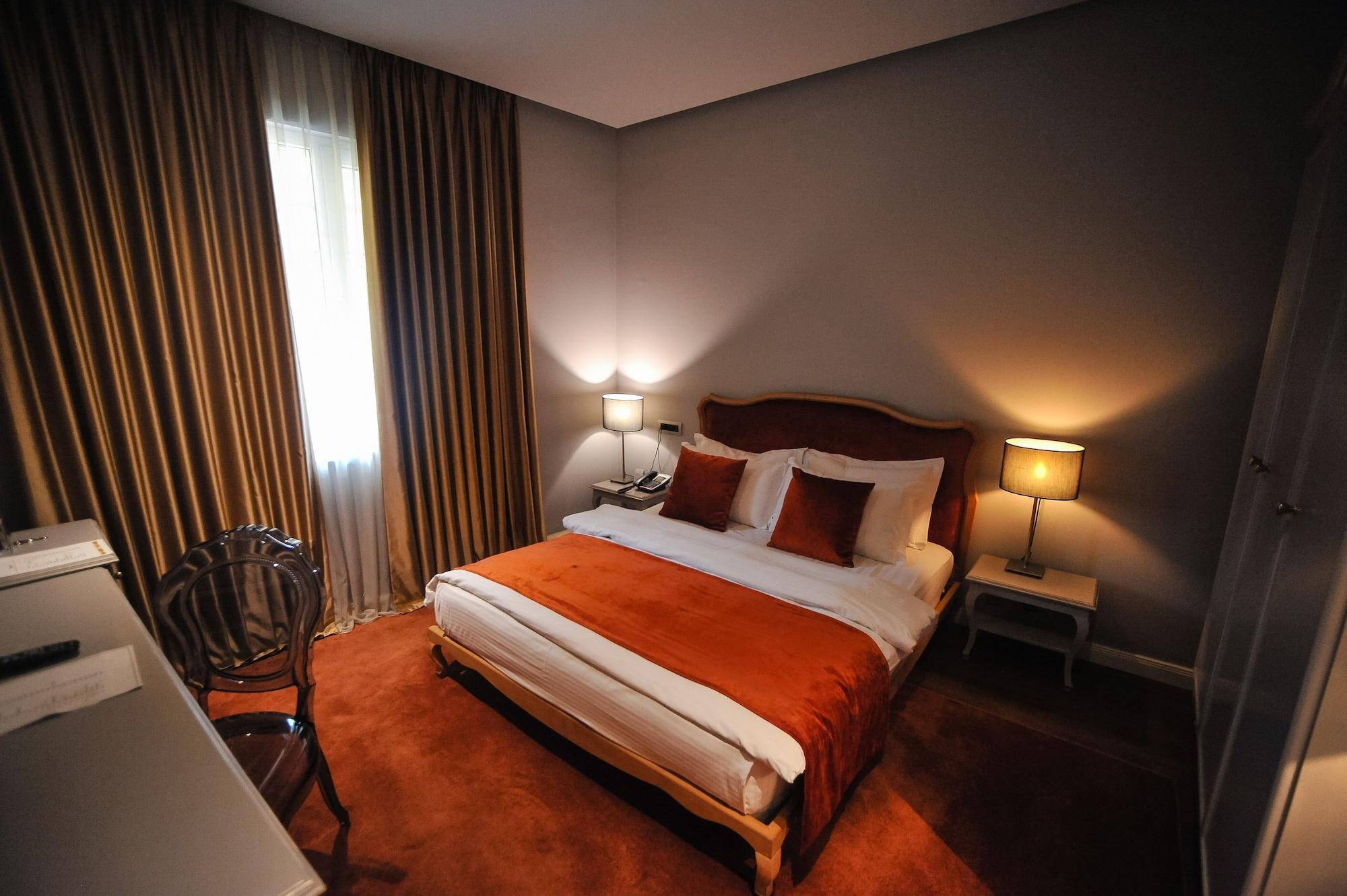 Classic Hotel Tirana Kültér fotó