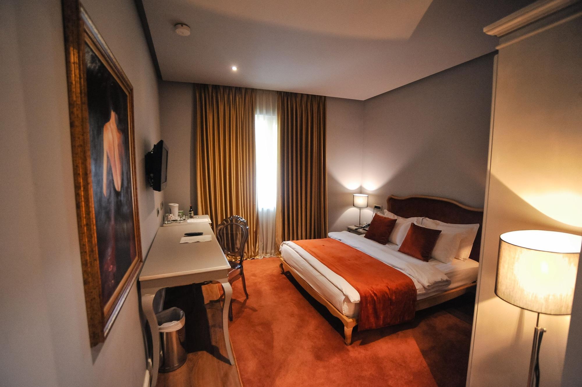 Classic Hotel Tirana Kültér fotó