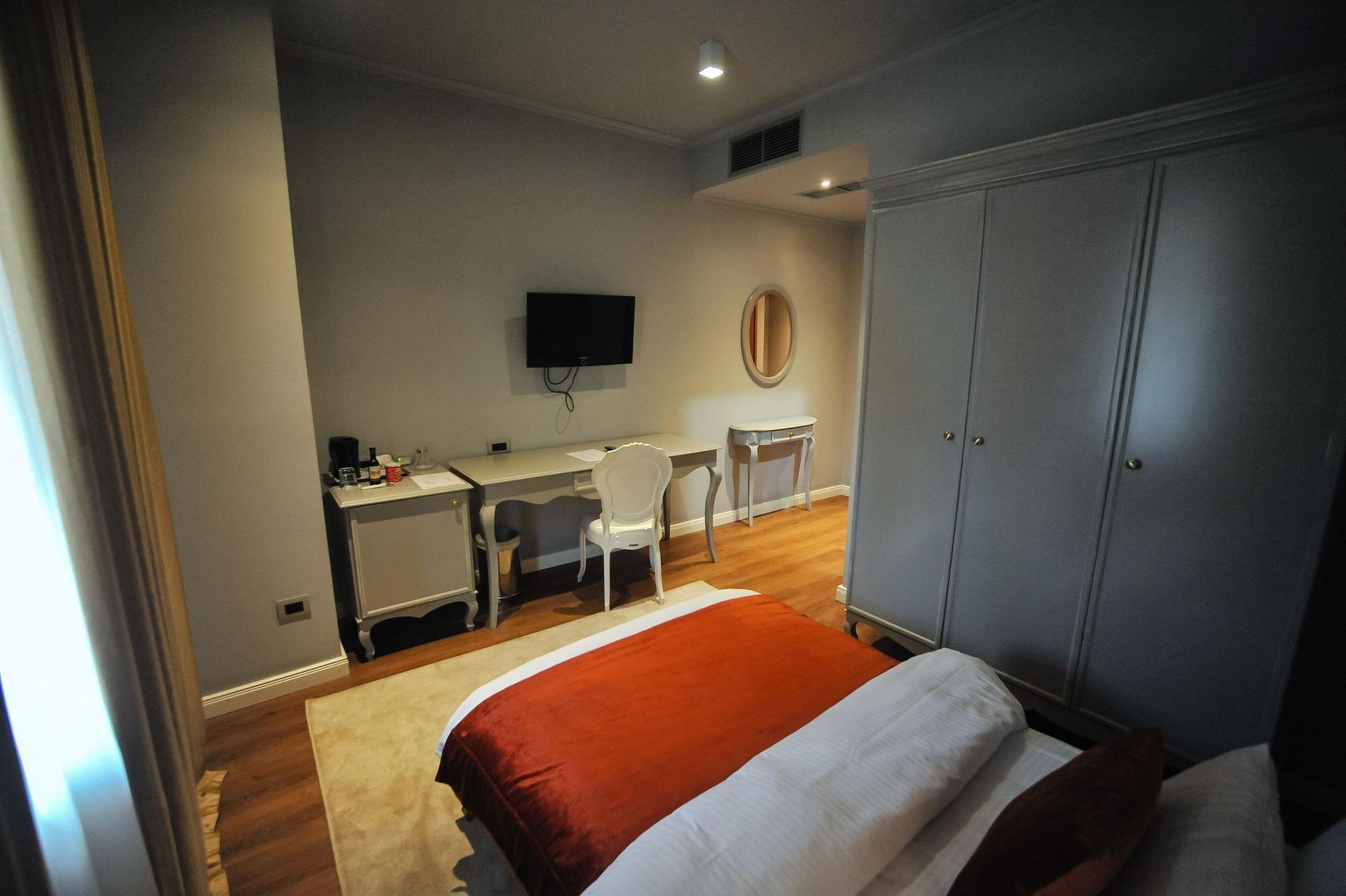 Classic Hotel Tirana Kültér fotó