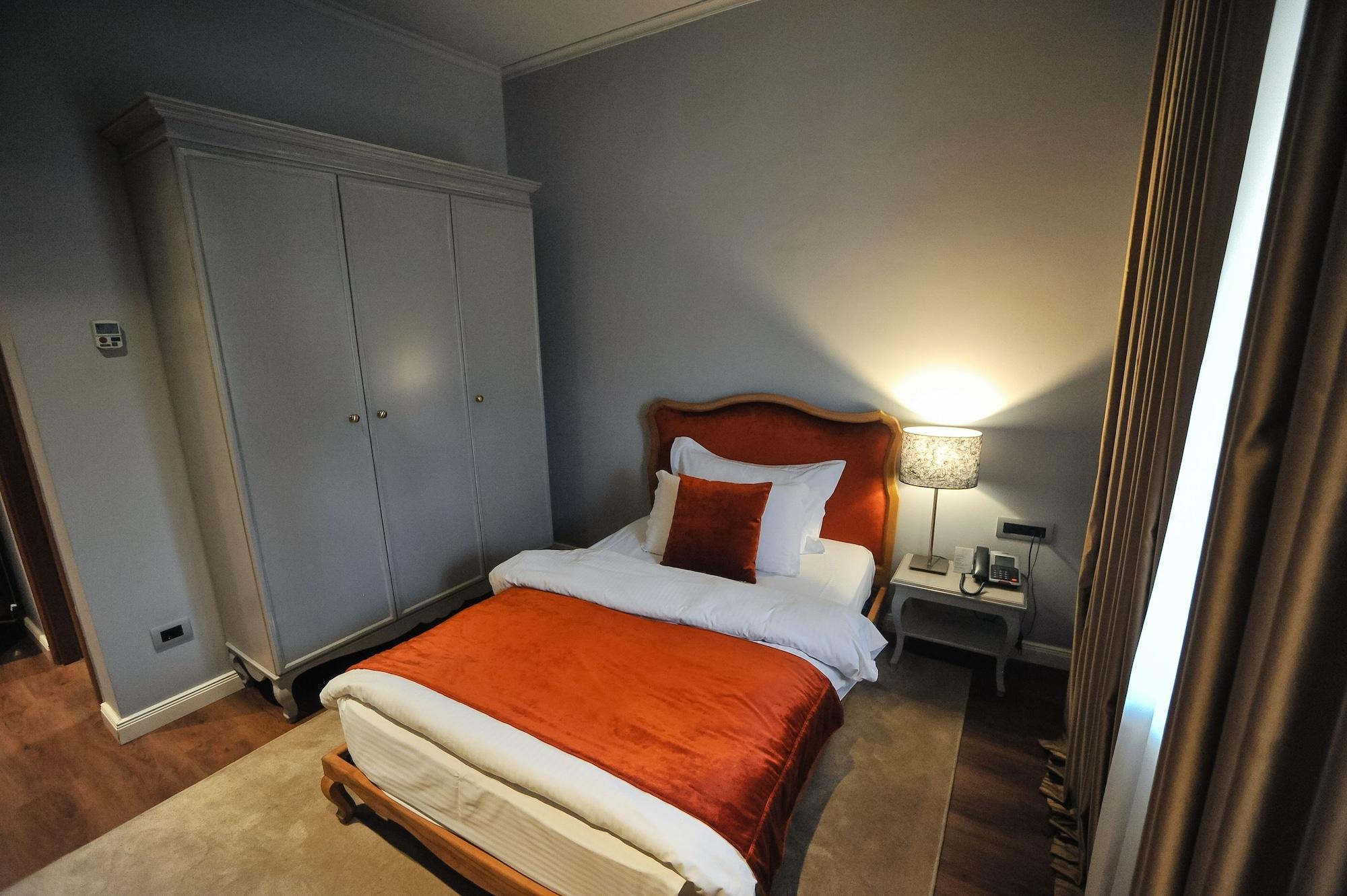 Classic Hotel Tirana Kültér fotó