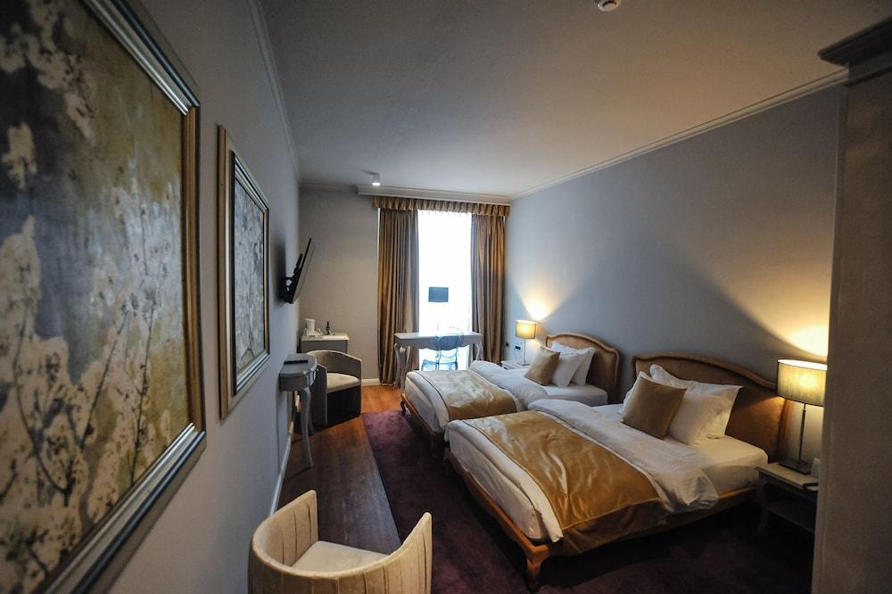 Classic Hotel Tirana Kültér fotó