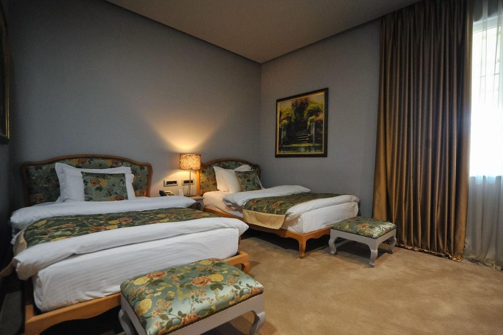 Classic Hotel Tirana Kültér fotó