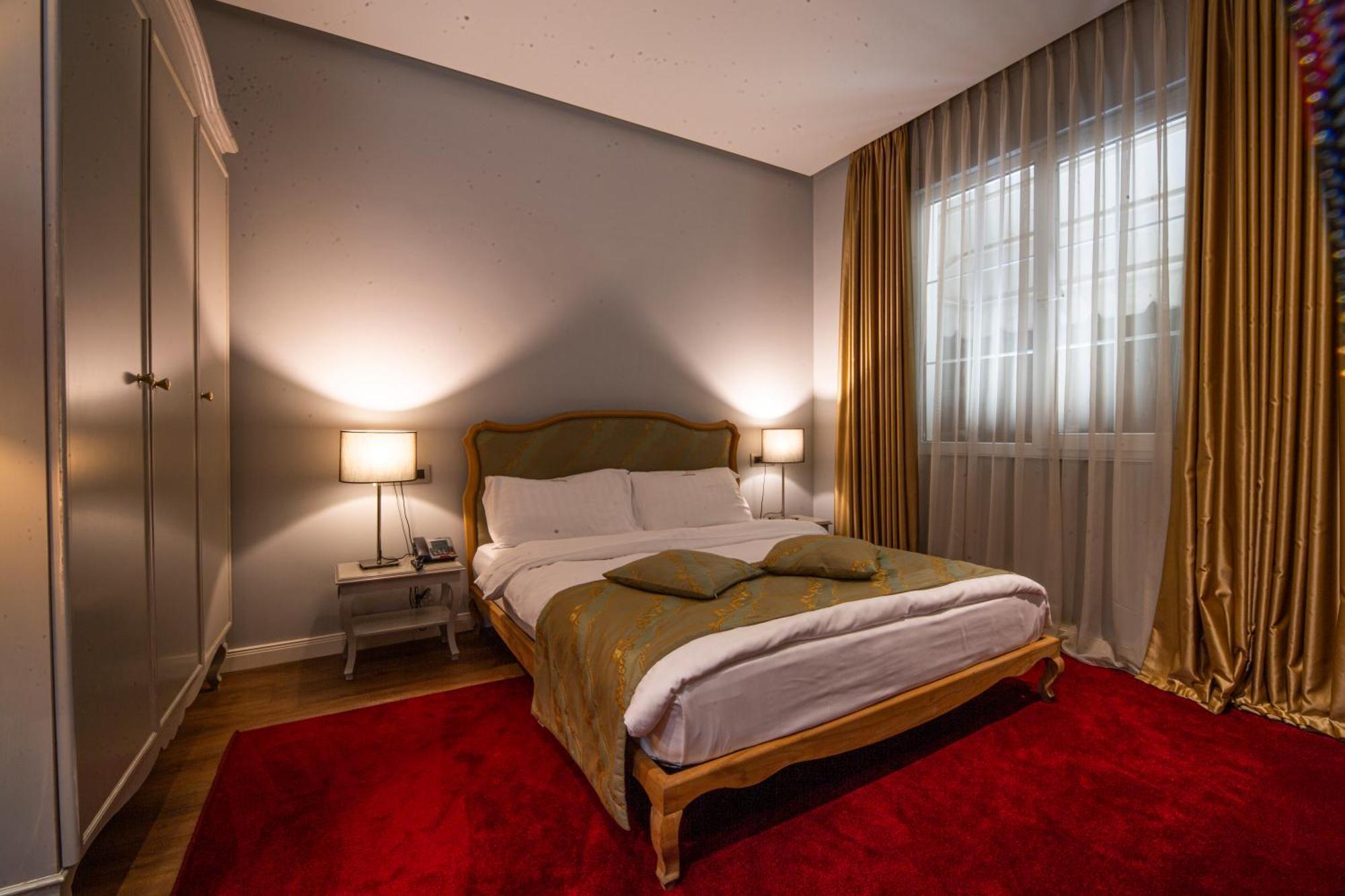 Classic Hotel Tirana Kültér fotó