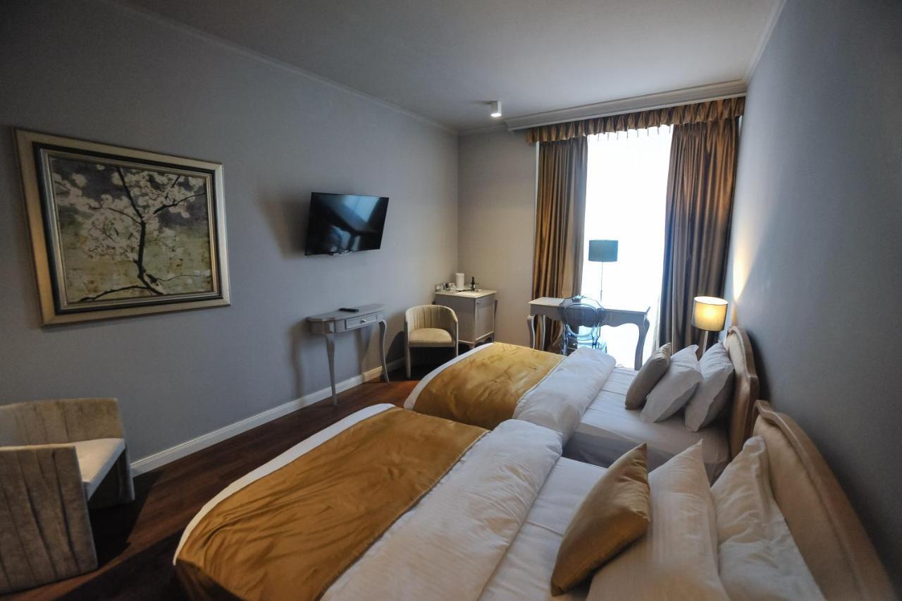 Classic Hotel Tirana Kültér fotó