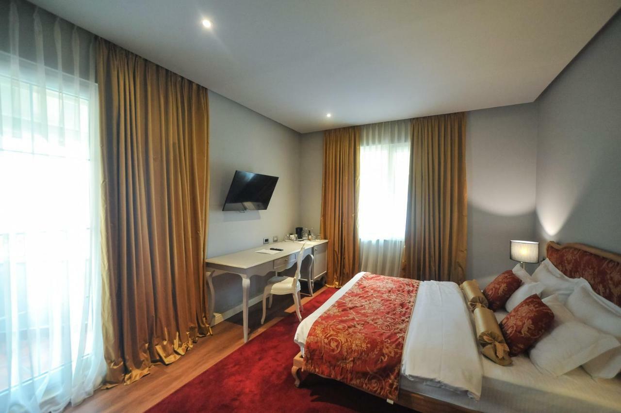 Classic Hotel Tirana Kültér fotó